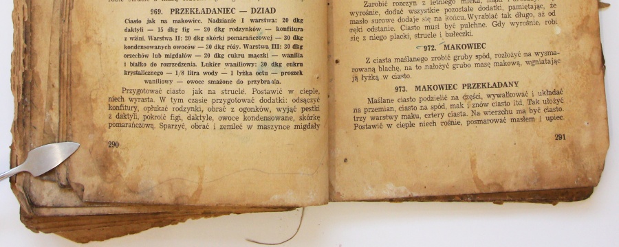 Naprawianie starych okładek kartek książek