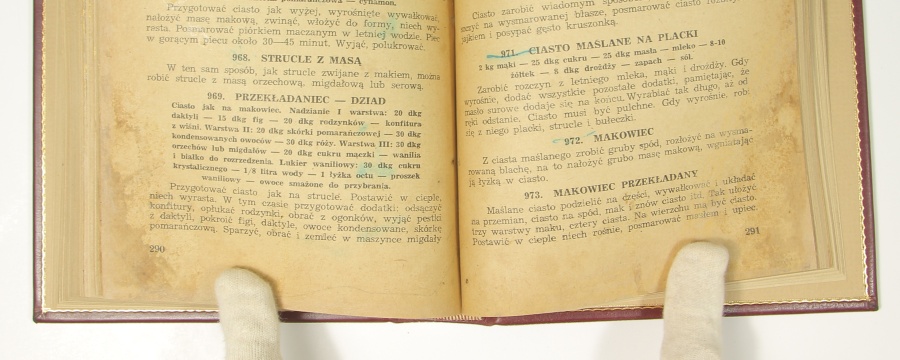 Naprawianie starych okładek kartek książek